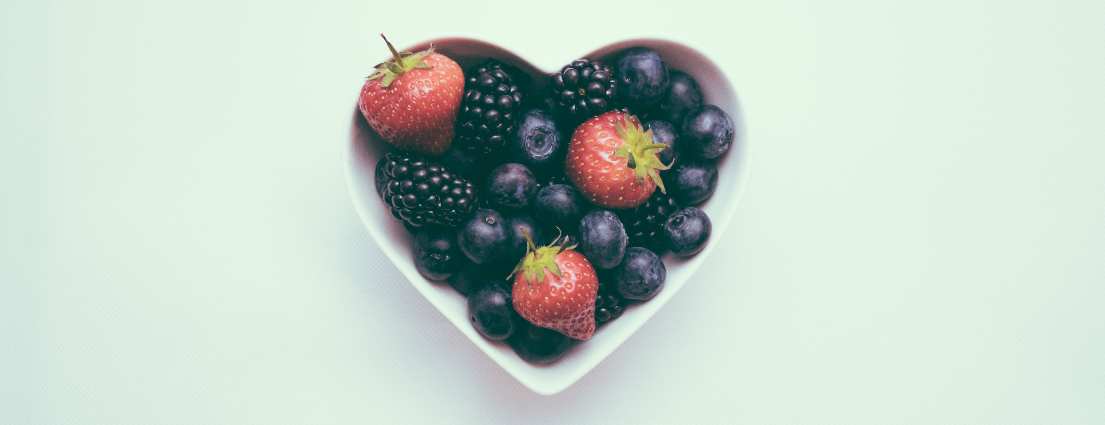 luv-life-travel-wellbeing-berries